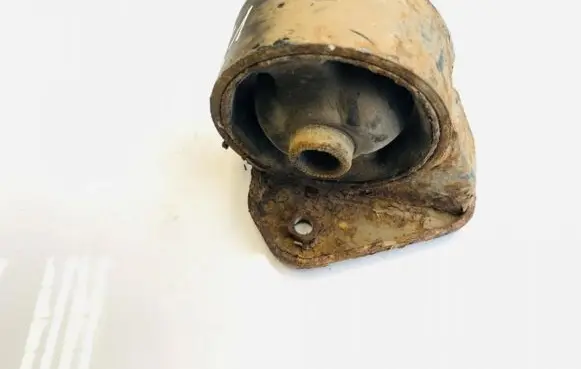 Engine mount bracket