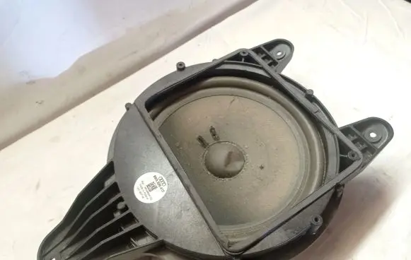 Audi A4 S4 B9 Subwoofer speaker 8W5035412
