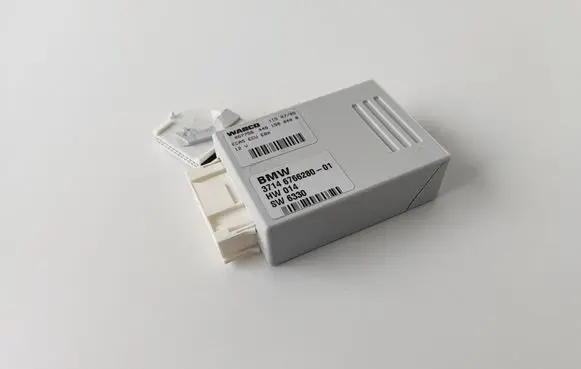 BMW 5 E60 E61 Air suspension control unit module (rear) 6766280 676628001 3714676628001