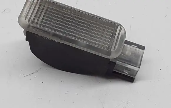 Volkswagen PASSAT B5 Other interior light 3B0947415B