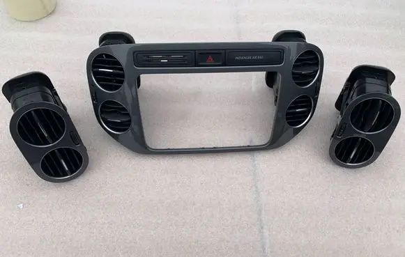 Volkswagen Tiguan Radio/GPS head unit trim 5N0858071E 5M0819759