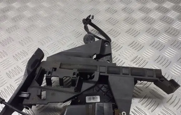 Ford C-MAX I Rear door lock 3M5A-R26413BM