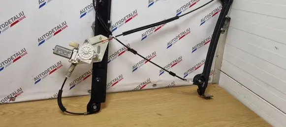 BMW 1 E82 E88 Front door window regulator with motor 7286142
