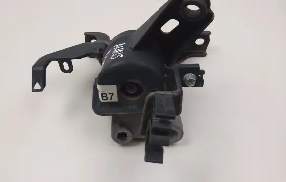 Toyota Auris E180 Engine mount bracket