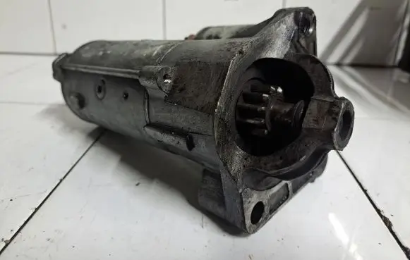 Renault Scenic I Starter motor 30620657 D7R48 82000644658