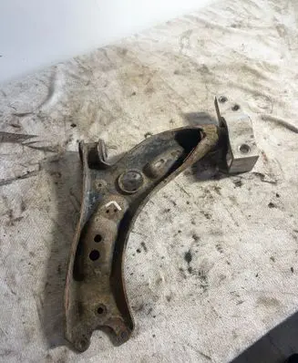 Volkswagen PASSAT B7 Front control arm