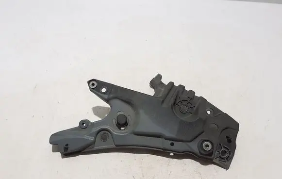 Fender mounting bracket