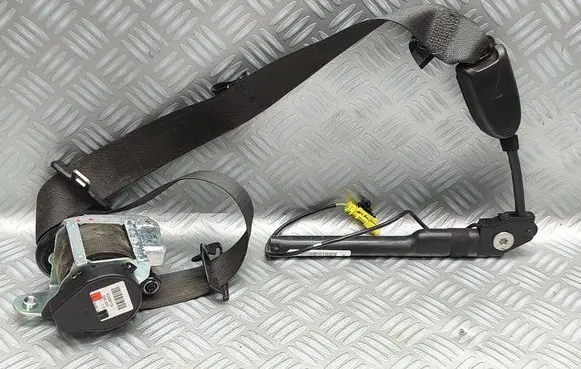 Opel Zafira C Front seatbelt buckle 13367543 365554265