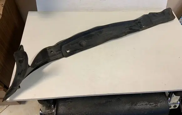 Audi Q7 4L Fender end trim 4L0821111