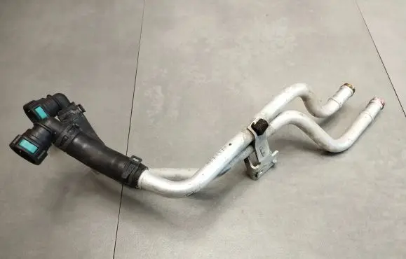 Land Rover Range Rover Sport L320 Engine coolant pipe/hose