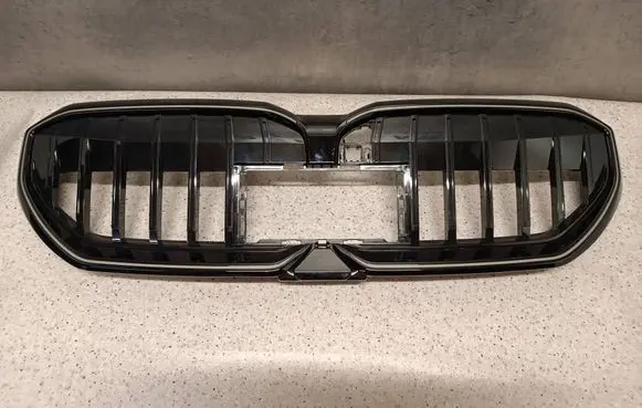 BMW 5 G60 Front bumper upper radiator grill 5A185A7