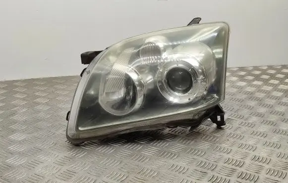 Toyota Avensis T250 Headlight/headlamp