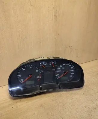 Volkswagen PASSAT B5 Speedometer (instrument cluster) 3B1919860C 110008919