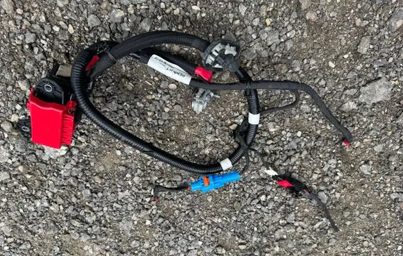 Renault Captur II Positive cable (battery) 240105121R