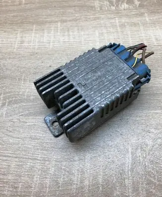 Mercedes-Benz A W168 Coolant fan relay A0275458032