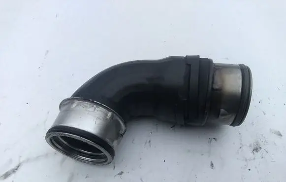 Volkswagen Golf V Intercooler hose/pipe 038131111A