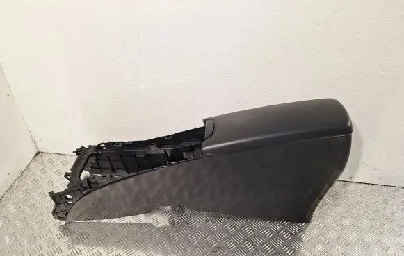 Toyota Avensis T270 Armrest 5881005020C1 5891105090