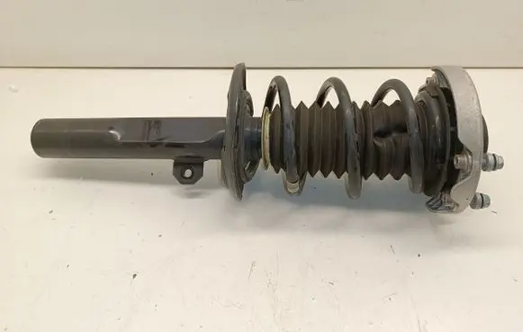 BMW 1 F40 Front shock absorber/damper 6899671