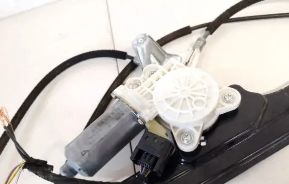 Mercedes-Benz Vaneo W414 Front door window regulator motor a2308201042