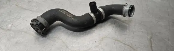 Mercedes-Benz E W213 Engine coolant pipe/hose A2135014082