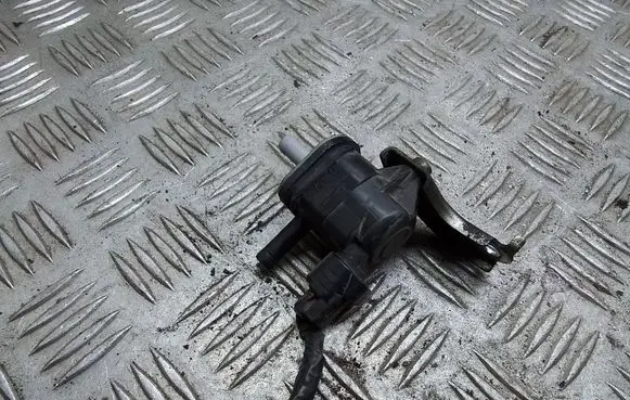 Toyota Prius (XW30) Valve vacuum 9091012276 1362007010