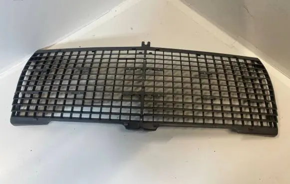 Mercedes-Benz 190 W201 Front bumper upper radiator grill 2018880223 A2018880233