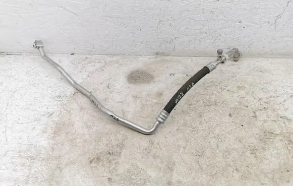 BMW 2 F46 Air conditioning (A/C) pipe/hose 6832950