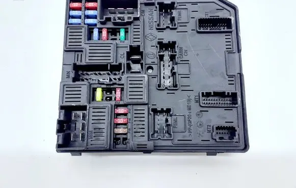 Nissan Pulsar Fuse module 284B73ZL0A
