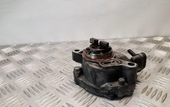Volvo V40 Vacuum pump 9804021880