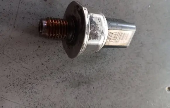 Fuel pressure sensor