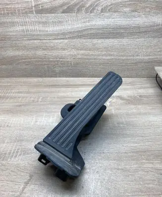 Volkswagen Scirocco Accelerator throttle pedal 1K2721503AE 6PV011040