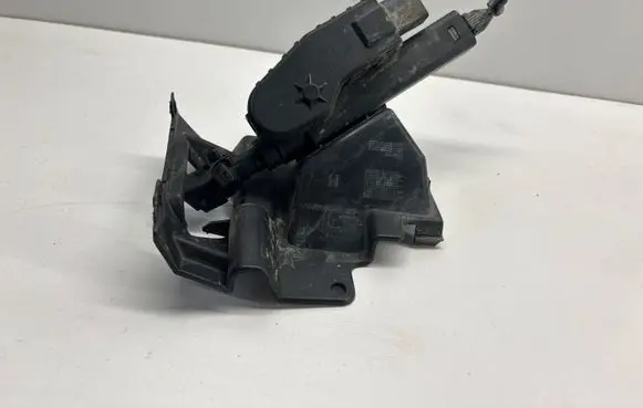 Volvo XC70 Headlight washer spray nozzle 30663580