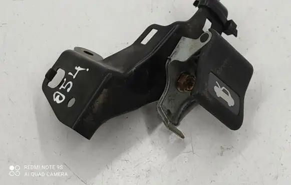 Subaru Legacy Engine bonnet (hood) release handle