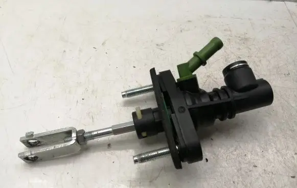 Toyota Auris 150 Clutch master cylinder 3142002051 3145942040