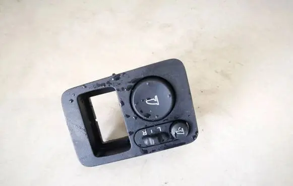 Honda CR-V Wing mirror switch m33212