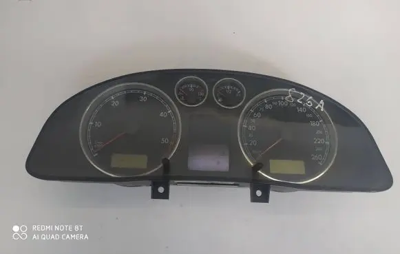 Volkswagen PASSAT B5 Speedometer (instrument cluster) 3B0920826A VWZ7Z0A3911088