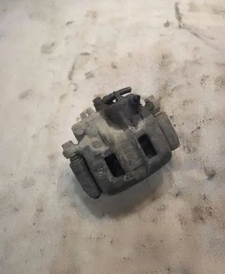 Mitsubishi Pajero Front brake caliper 