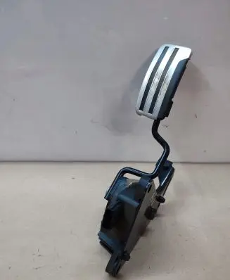 Nissan Qashqai Accelerator throttle pedal