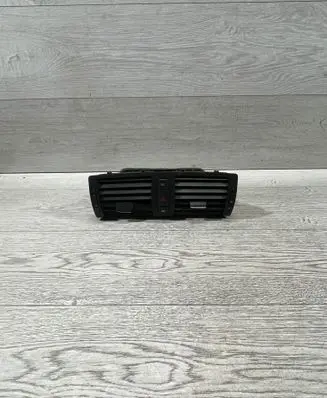 BMW 1 E81 E87 Dash center air vent grill 7059189