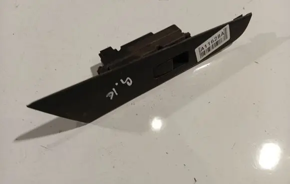 Mazda 3 I Electric window control switch 03123110