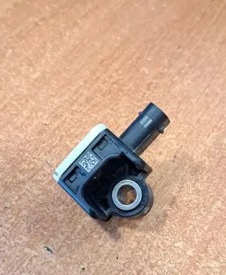 Mercedes-Benz A W176 Airbag deployment crash/impact sensor A1668210151 56054085AA