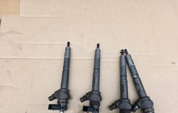 Volkswagen PASSAT B7 Fuel injector 03L130277J