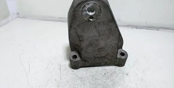 Hyundai Genesis Engine mounting bracket