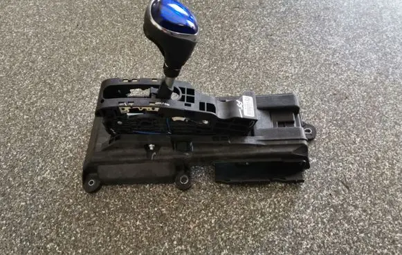 Chevrolet Volt II Gear shifter/selector 84139596