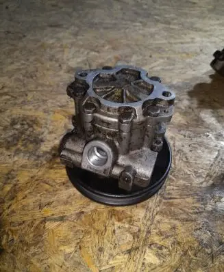 Volkswagen Transporter - Caravelle T4 Power steering pump