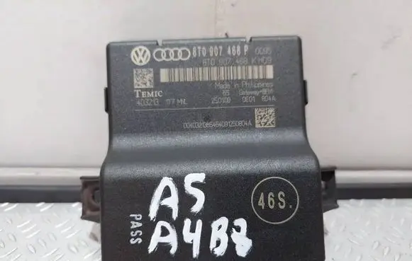 Audi A5 8T 8F Gateway control module 8T0907468P
