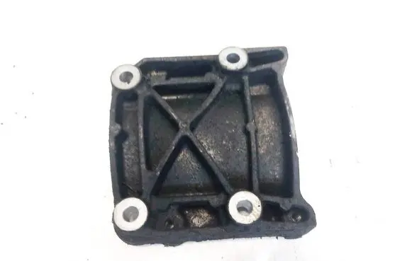 Honda CR-V Engine mounting bracket