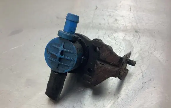 Mercedes-Benz E W211 Turbo solenoid valve 0004703393