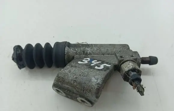 Honda CR-V Clutch master cylinder