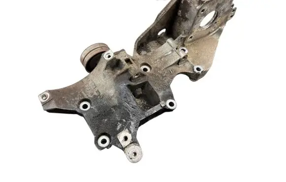 Volkswagen PASSAT B6 Generator/alternator bracket 03L903143D
